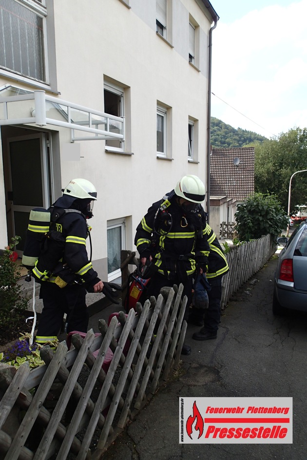FW-PL: Verbrannte Speisen auf einem eingeschalteten Herd sorgten für Feuerwehreinsatz in Plettenberg OT-Stadtmitte