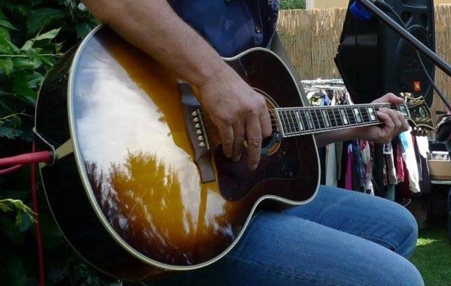 POL-HI: Zeugenaufruf nach Diebstahl einer Gitarre