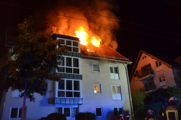 FW Stuttgart: Samstag, 01.10.2022: Abschlussmeldung zum Dachstuhlbrand mit drei Verletzten