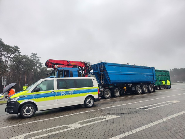 POL-LG: Großkontrolle an der Autobahn 1 im Landkreis Harburg