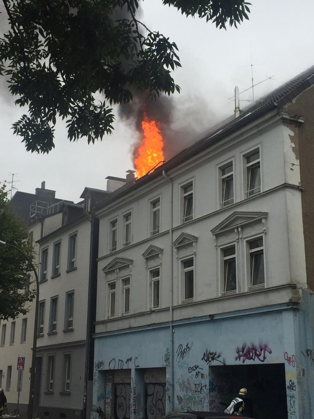 FW-DO: 15.08.2019 - FEUER IN NÖRDLICHER INNENSTADT
Feuer in einer Wohnung im Dachgeschoss