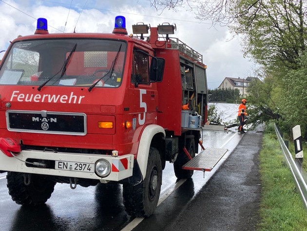 FW-EN: Vier wetterbedingte Einsätze für die Hattinger Feuerwehr