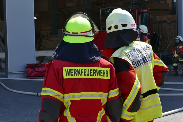 FW Stockach: Brand einer Absauganlage in einem holzverarbeitenden Betrieb