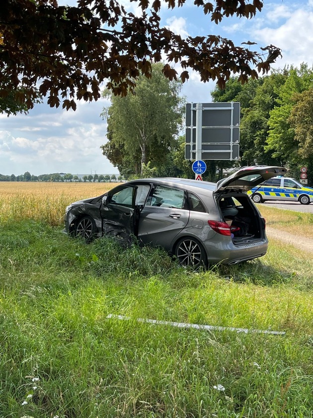 POL-MG: Rotlicht missachtet - Verkehrsunfall mit einer Schwerverletzten