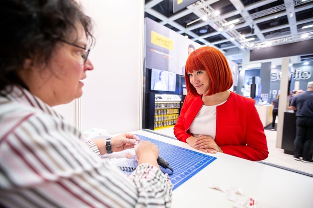 Berufliche Perspektiven mit Hörsinn: HörPartner stellen Ausbildungsberuf Hörakustiker bei "Berufe mit Speed!" und "Schule @ IFA" vor