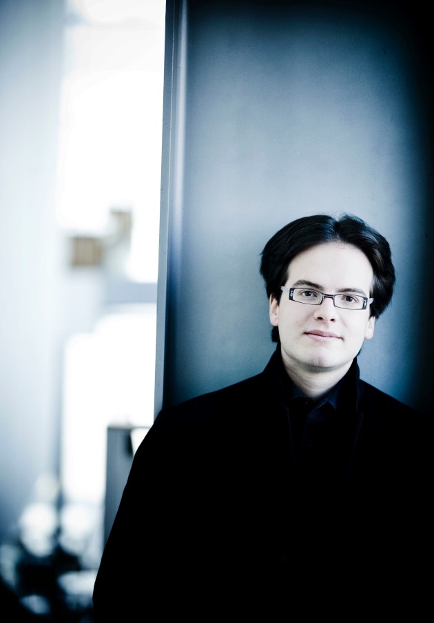 Le classique est tendance: Migros-Pour-cent-culturel-Classics 2011/2012

Un talent helvétique et un chef d&#039;orchestre de renommée mondiale en tournée suisse