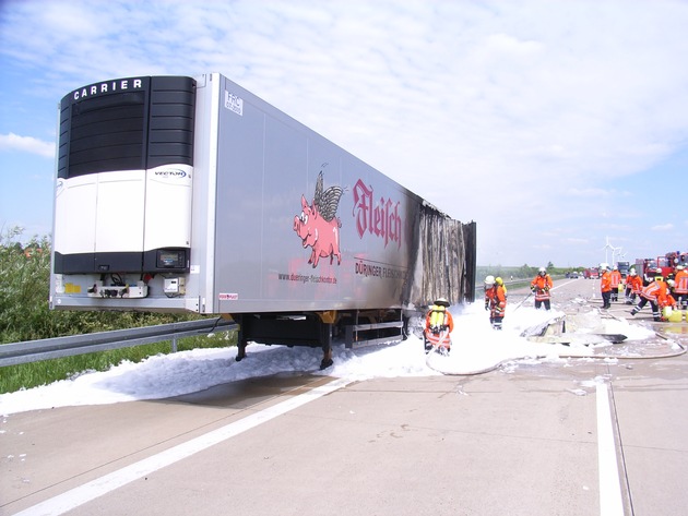 POL-HI: Brennender Sattelzug sorgt für langen Stau auf der A7