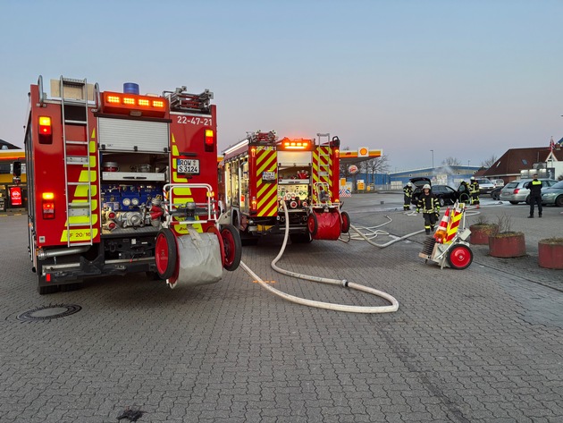 FW-ROW: Pkw ger&auml;t in Brand - eine Person verletzt