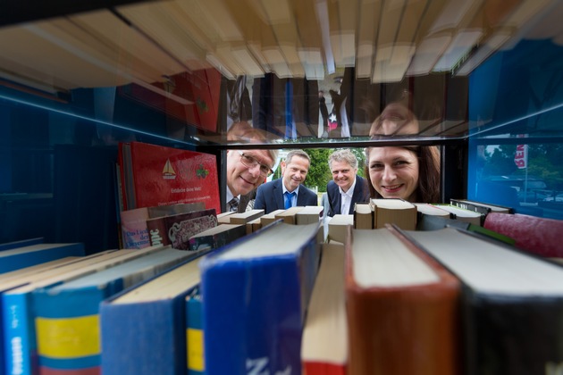 100 Mal Literatur &quot;to go&quot;: RWE Bücherschränke laden zum Schmökern und Tauschen ein / Große Jubiläumsfeier in Schwalmtal am Niederrhein