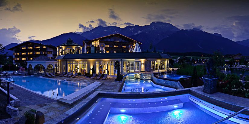 HolidayCheck-Award 2011 - Urlauber küren das Tiroler Alpenresort
Schwarz zum beliebtesten Wellnesshotel Österreichs - BILD