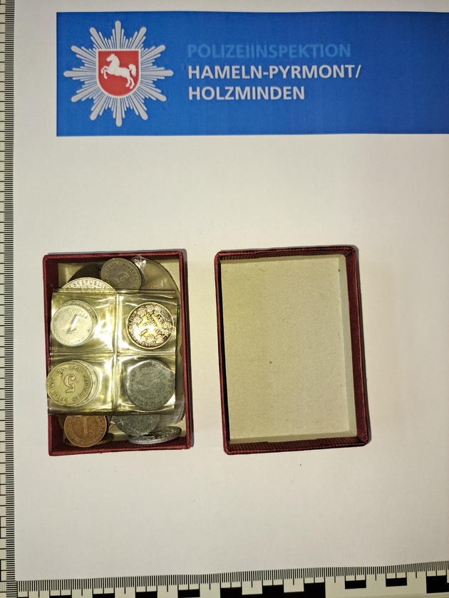 POL-HM: Eigentümer zu Orden und Münzen gesucht