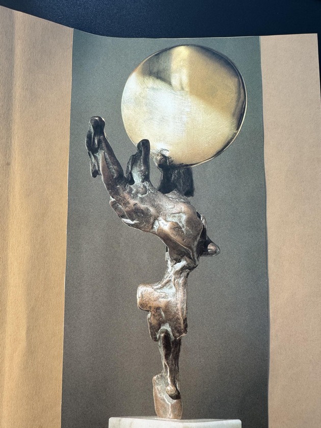 POL-HB: Nr.: 0344--Einbrecher stehlen Bronzefiguren--