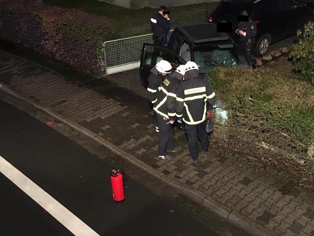 FW-PL: OT-Böddinghausen. PKW kommt von Fahrbahn ab. Fahrerin wird verletzt.