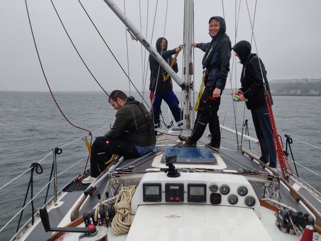 Studierende testen selbstkonstruierten Str&ouml;mungsgenerator vor Helgoland