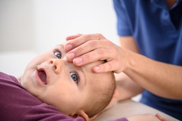 Wenn Babys verreisen: Wie Osteopathie Familienurlaube entspannter machen kann