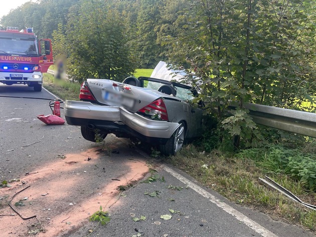 FW-EN: Verkehrsunfall mit zwei Verletzten