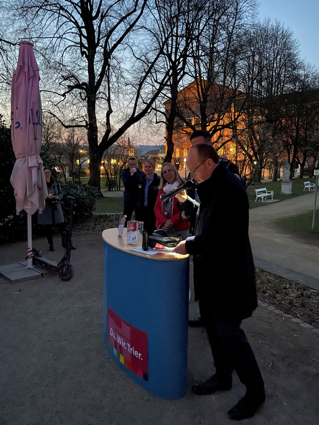 POL-PPTR: Großer Wunsch nach mehr Beleuchtung - Rund 50 Teilnehmende kommen zur Ortsbegehung in den Palastgarten