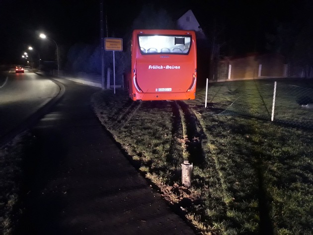 POL-ESW: Linienbus fährt in Gartengrundstück