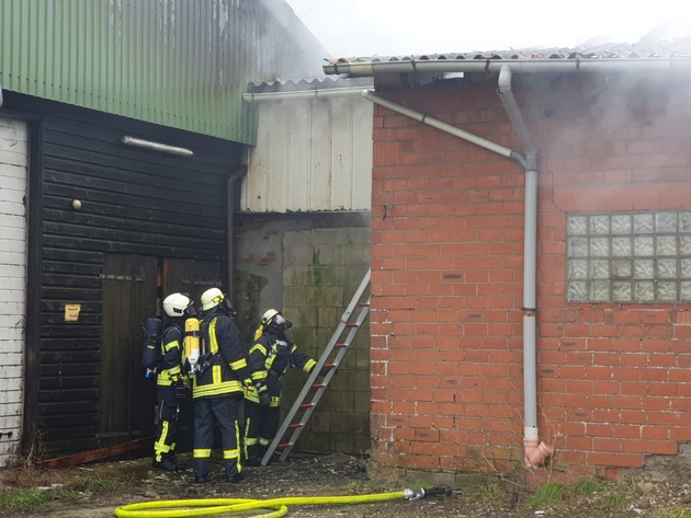 FW-RD: Feuer in leer stehendem Bauernhof in Königshügel (Kreis Rendsburg-Eckernförde)
