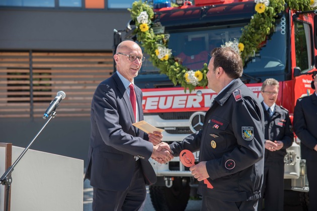 FW-OE: Feuerwehrfest mit Fahrzeugeinweihung und strahlendem Sonnenschein