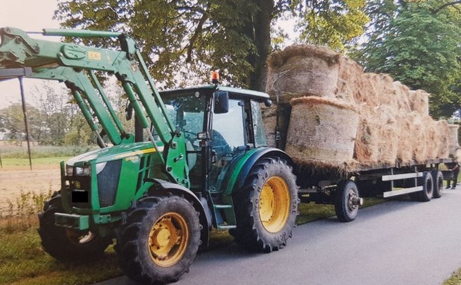 POL-NB: Verkehrskontrolle zweier Traktoren - Untersagung der Weiterfahrt aufgrund von Zulassungsverstößen und ungesicherter Ladung