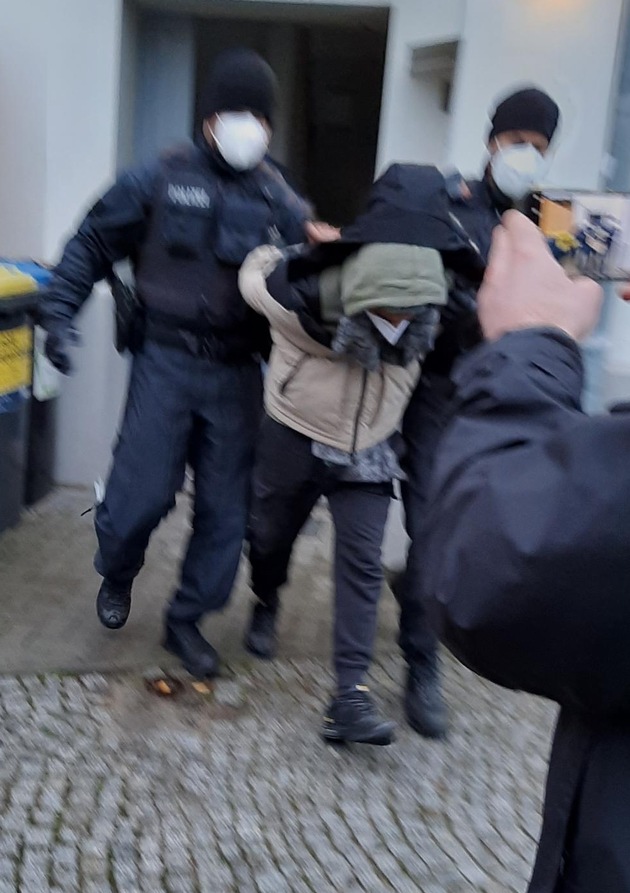 BPOL Halle: Bundespolizei legt international agierender Schleuserbande das Handwerk - vier Untersuchungshaftbefehle vollstreckt und 14 Objekte durchsucht