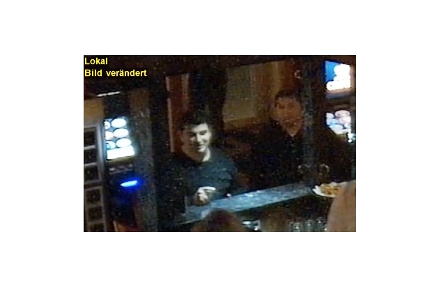 POL-GOE: (41/2015) Wechseltrickbetrüger ergaunern 100 Euro in Spielhalle - Polizei Göttingen fahndet mit Bildern aus Überwachungskamera nach zwei Tatverdächtigen