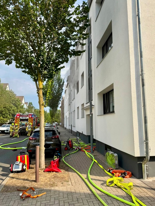 FW Ratingen: Wohnungsbrand auf der Duisburger Straße