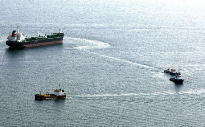 BP setzt auf sicheren Öltransport / Ölbekämpfungs- und Notschleppübung mit BP-Öltanker auf der Ostsee