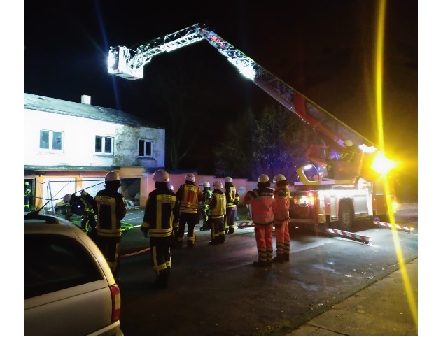 FW-EN: Hattinger Feuerwehr rückte zum Jahreswechsel zu zehn Einsätzen aus