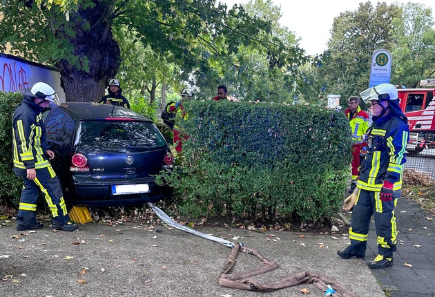 FW-BO: Verkehrsunfall in Altenbochum - Feuerwehr befreit Fahrer aus Unfallfahrzeug
