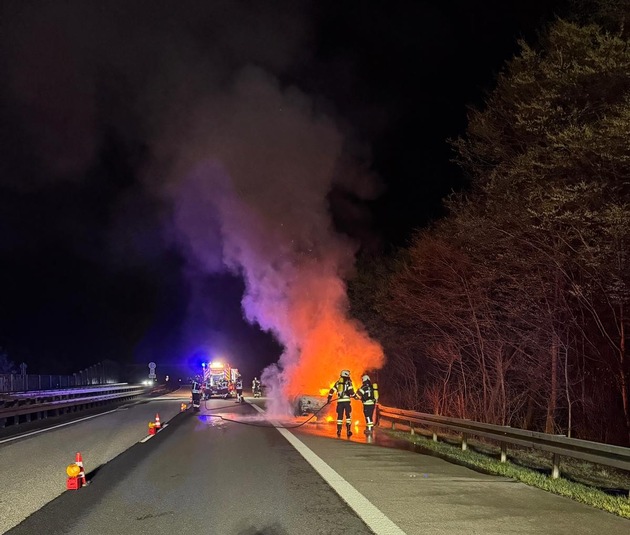 FW-EN: PKW-Brand auf Autobahn