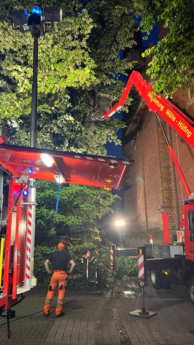 FW Bocholt: Nach heftigem Unwetter: Herabgestürzte Äste und vollgelaufene Keller im Stadtgebiet
