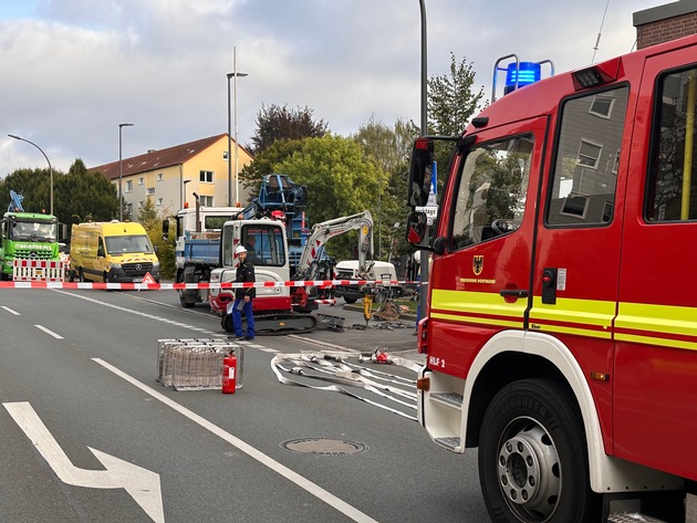 FW-DO: Gasausströmung in Dortmund-Hörde - Zwei Bauarbeiter bewusstlos in Baugrube