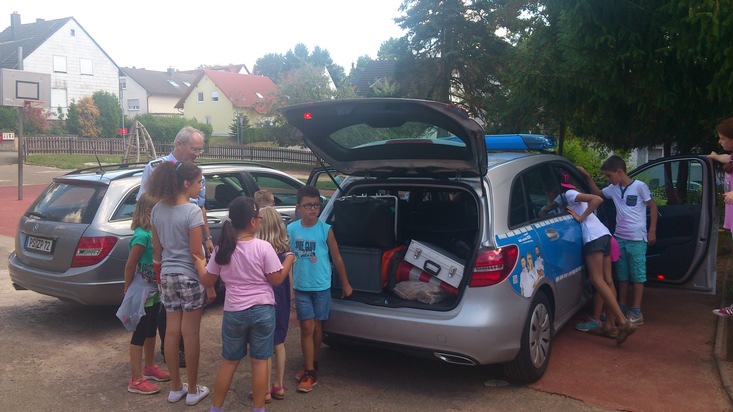 POL-PPWP: Ferienbetreuungsaktion für Grundschulkinder durch die Polizei