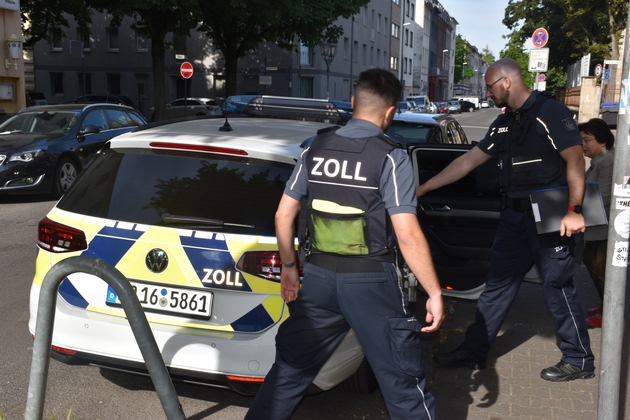 HZA-KR: Schlag gegen organisierte Kriminalität auf dem Bau! Zoll in Kre-feld geht gegen Schwarzarbeiterring vor