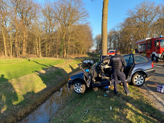 Feuerwehr Weeze: Schwerer Verkehrsunfall zwischen niederländischer Grenze und Wemb