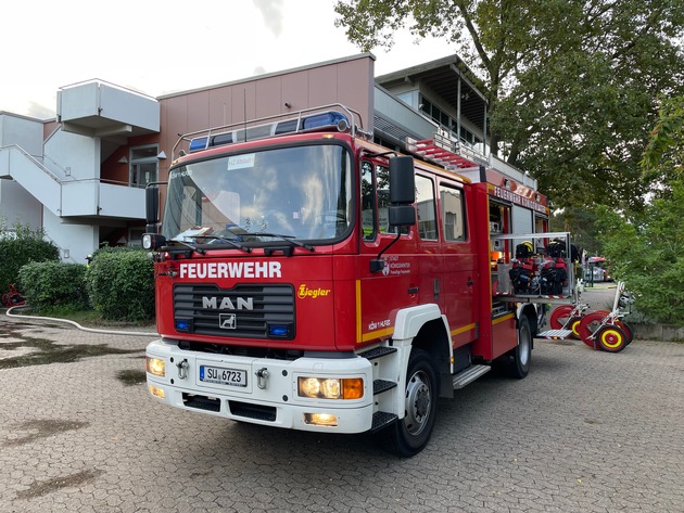 FW Königswinter: Schwelbrand in Nebengebäude des Schulzentrums Königswinter