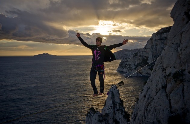 HD PLUS GmbH: Mehr als Meer am 14. August 2014 - Helgoland erlebt spektakulären Slackline-Weltrekordversuch / Medieneinladung (FOTO)