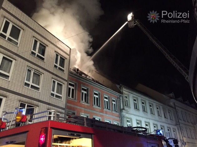 POL-PPWP: Großbrand in der Altstadt