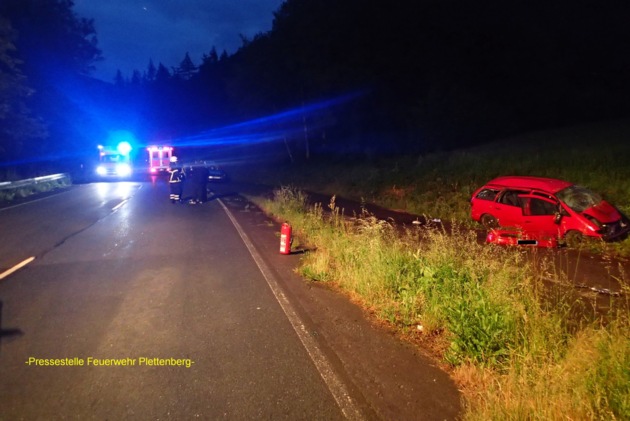 FW-PL: Verkehrsunfall mit vier Verletzten auf der K5 zwischen Plettenberg und Landemert
Autofahrer durchbrachen Absperrung der Feuerwehr