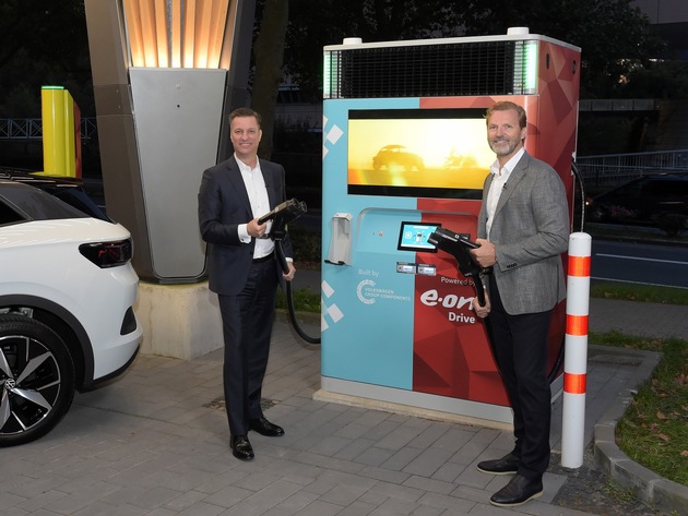 Pressemitteilung: E.ON und Volkswagen bringen Schnelllader mit Speicher-Batterie auf den Markt