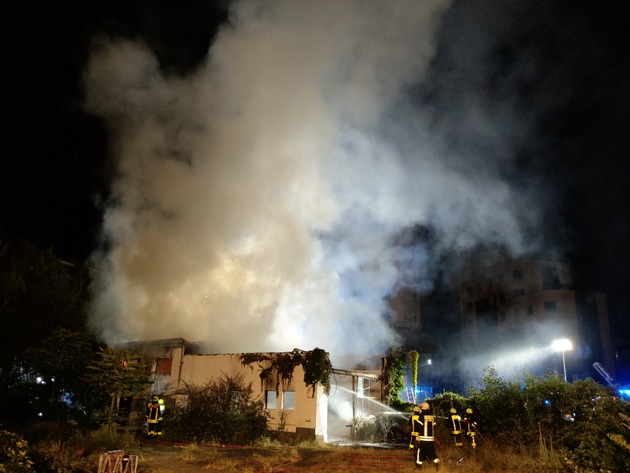 FW-F: Feuer auf einer Baustelle in Niederrad