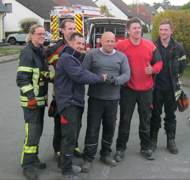 FW Dinslaken: Abwechslungsreicher Tag für die Feuerwehr Dinslaken