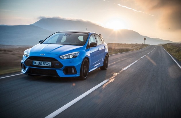 Ford-Werke GmbH: Ford Focus RS: Neues "Blue & Black"-Ausstattungspaket inklusive mechanischem Vorderachs-Sperrdifferenzial