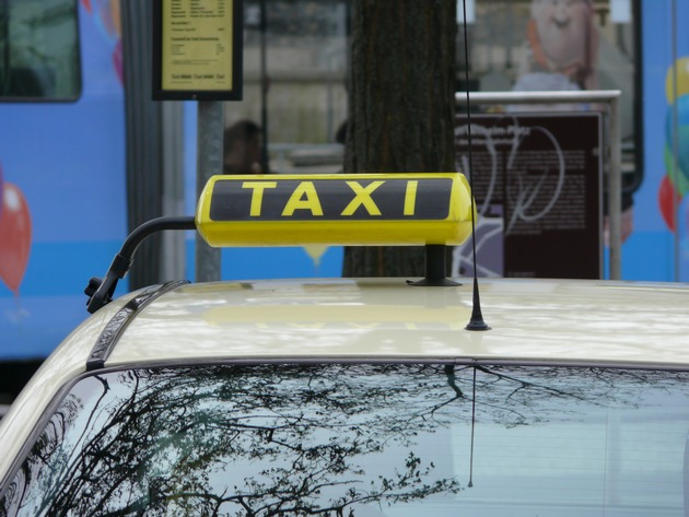 HZA-BS: Zoll prüft Taxi- und Mietwagenbranche / Bundesweite Prüfungen gegen Schwarzarbeit und illegale Beschäftigung
