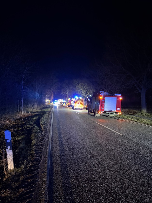 FW-SE: Schwerer Verkehrsunfall mit zwei verletzten Personen