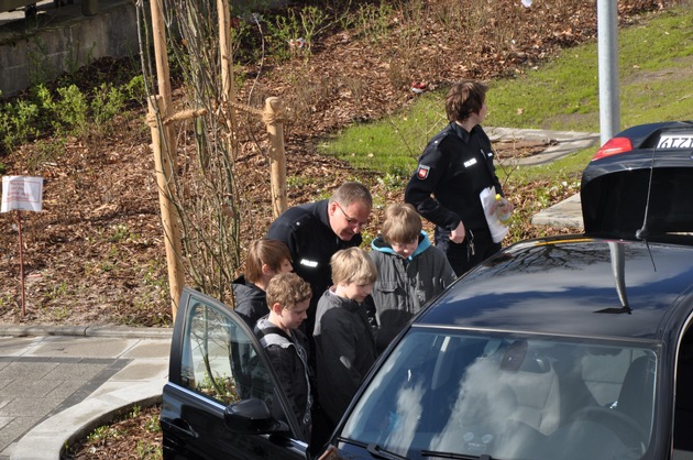 POL-WL: Zukunftstag für Mädchen und Jungen bei der Polizeiinspektion Harburg