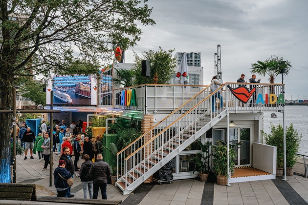 AIDA Pressemeldung: Hamburg Cruise Days: Das war die Auslaufparade mit AIDAperla