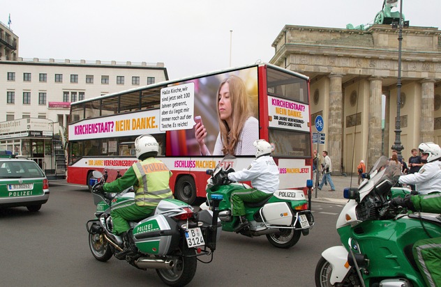 Giordano Bruno Stiftung: "Kirchenstaat? Nein danke!" - Am 4. Mai startet die "Säkulare Buskampagne 2019"